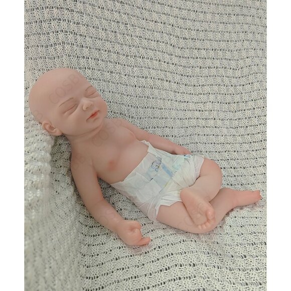US 45cm Eyes Closed Sleeping Reborn Boy Baby Dolls 6.16lbs Full Silicone Dolls - Picture 8 of 10